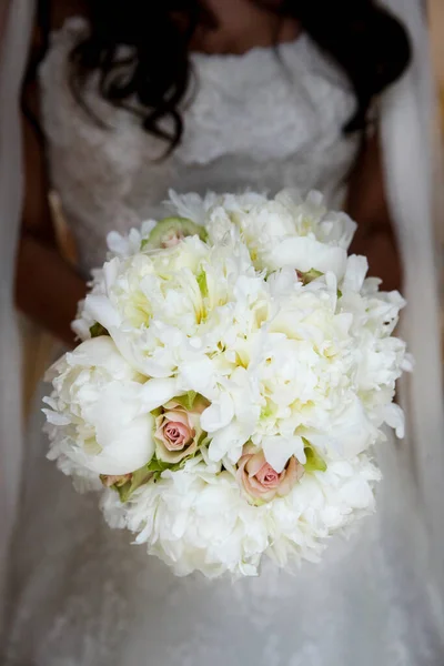 Bruidsboeket Van Verschillende Bloemen Bruiloft Accessoires — Stockfoto