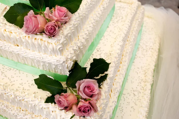 Bröllopstårta Med Blommor — Stockfoto