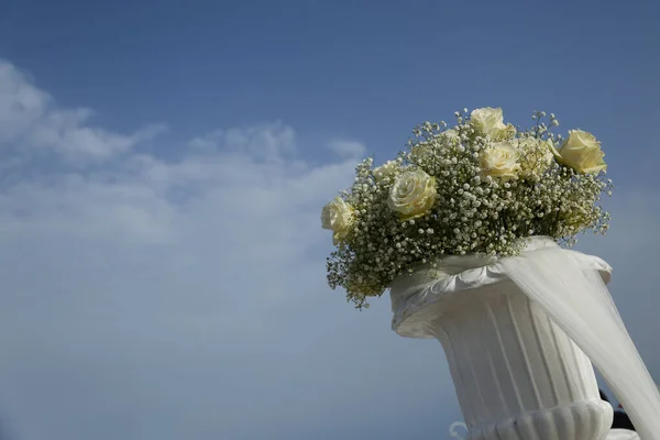 Bröllop Blommor Dekorationer Och Blå Himmel — Stockfoto