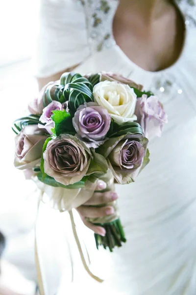 Svatební Kytice Květin Rukou Nevěsty — Stock fotografie