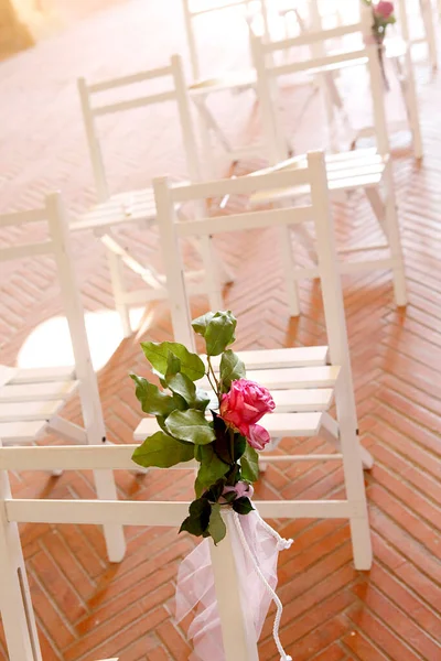 White Roses Vase Table — Stock Photo, Image