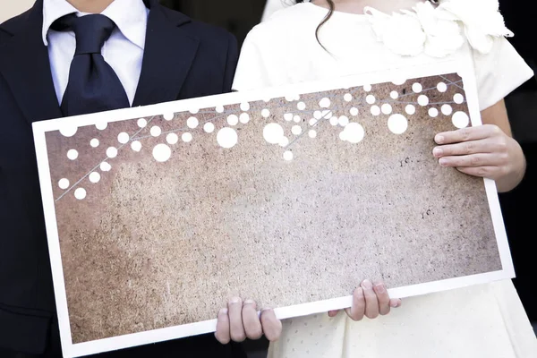 Bride Groom Holding Blank Board — Stock Photo, Image
