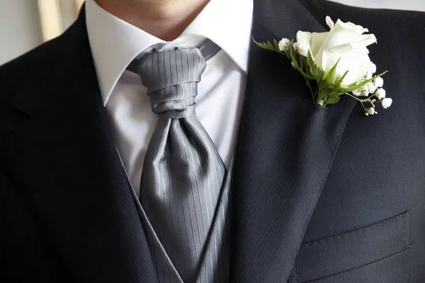 Een Close Van Een Trouwdag Met Boutonniere Bruidegom Toning — Stockfoto