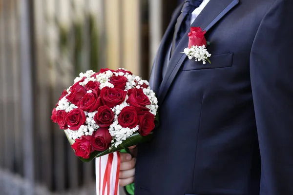 Nahaufnahme Eines Blumenstraußes Und Einer Roten Rose — Stockfoto