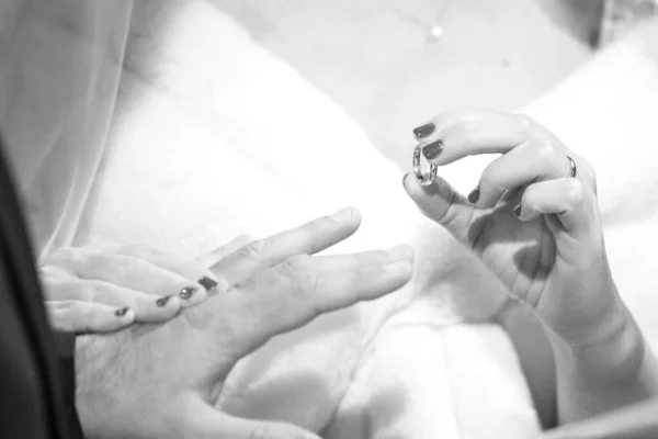 Close Bride Putting Ring Groom Finger — Stock Photo, Image