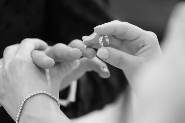 Close Bride Putting Ring Groom Finger — Stock Photo, Image