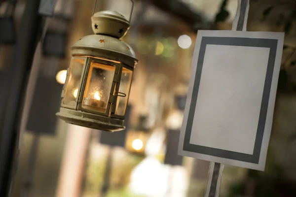 Pouliční Lampa Ulici Rozmazaným Pozadím Města Pouliční Osvětlení — Stock fotografie