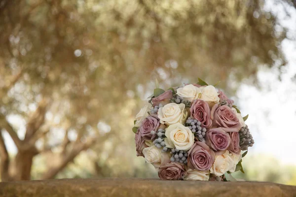 Bouquet Avec Alliances Fleurs — Photo