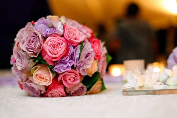 結婚式の装飾や花やキャンドル — ストック写真