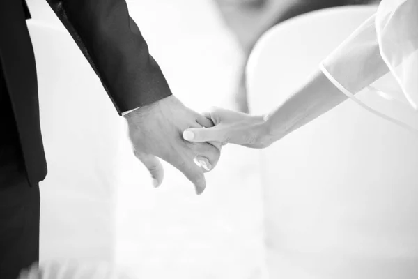 Noiva Noivo Segurar Mão Mãos — Fotografia de Stock