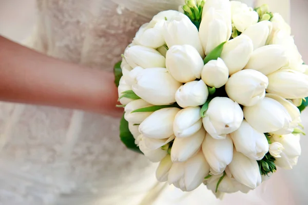 Svatební Kytice Bílých Žlutých Tulipánů — Stock fotografie
