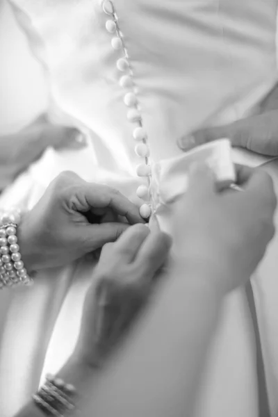 Την Ημέρα Του Γάμου Της Νύφης Λευκό Και Μαύρο Φόρεμα — Φωτογραφία Αρχείου
