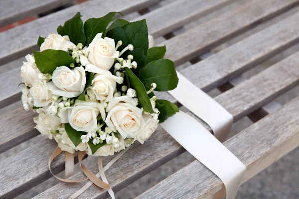 White Wedding Bridal Bouquet — Stock Photo, Image