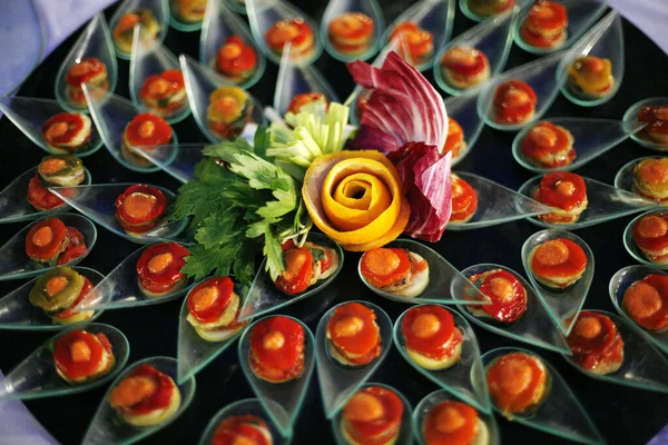 Läckra Och Välsmakande Dessertbord Med Frukt Och Shots Receptionen — Stockfoto