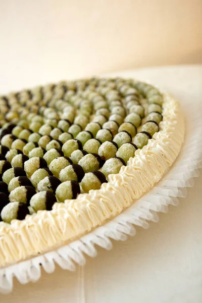 Grüne Torte Mit Sahne Und Beeren — Stockfoto