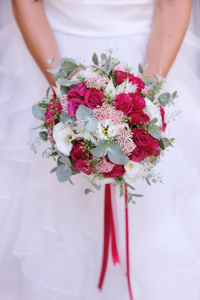 Bouquet Mariage Entre Les Mains Mariée — Photo