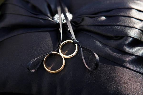 Wedding Ring Black Silk Fabric — Stock Photo, Image