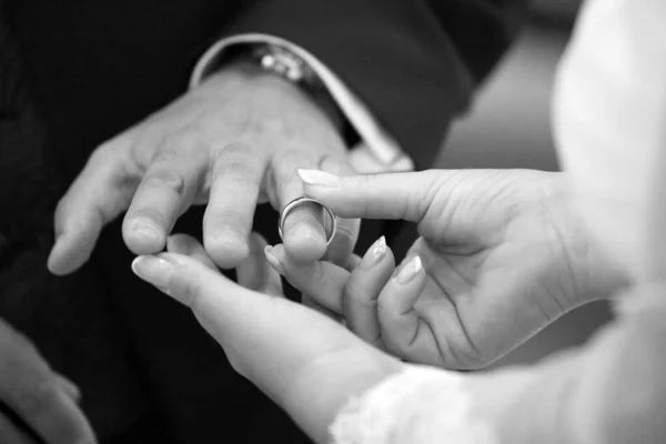 手の結婚指輪 — ストック写真