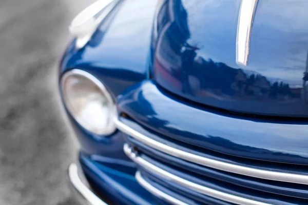 Close Van Een Vintage Blauwe Auto — Stockfoto