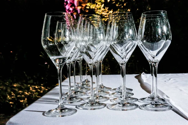Келихи Шампанського Святковому Столі — стокове фото