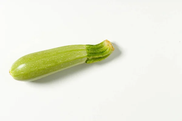 Komkommer Een Witte Achtergrond — Stockfoto
