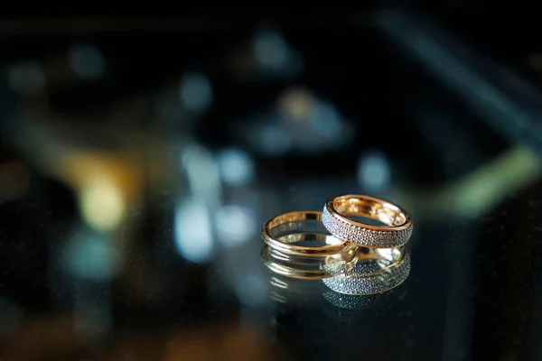 Wedding Rings Table — Stock Photo, Image