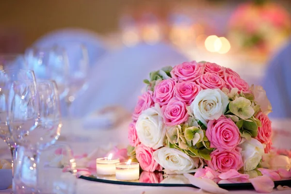 Hochzeitsdekoration Auf Dem Tisch — Stockfoto
