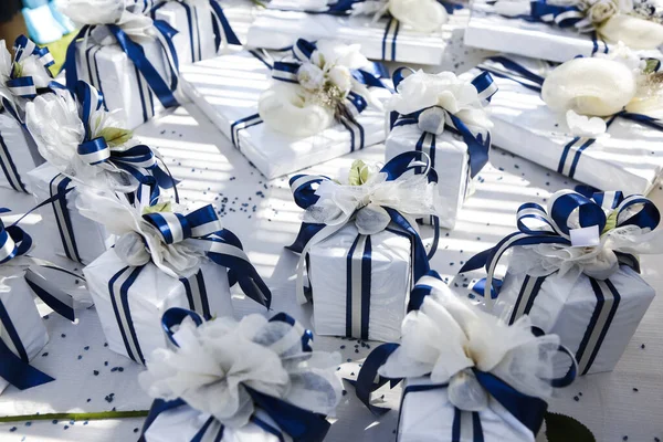 Голубые Белые Подарочные Коробки — стоковое фото