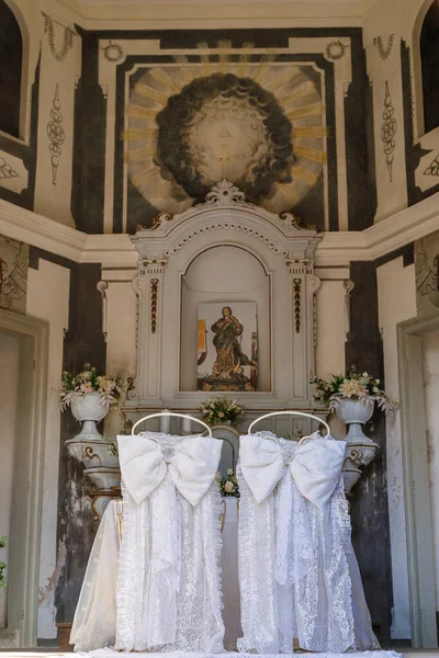 Güzel Bir Kilisede Güzel Bir Düğün Töreni — Stok fotoğraf