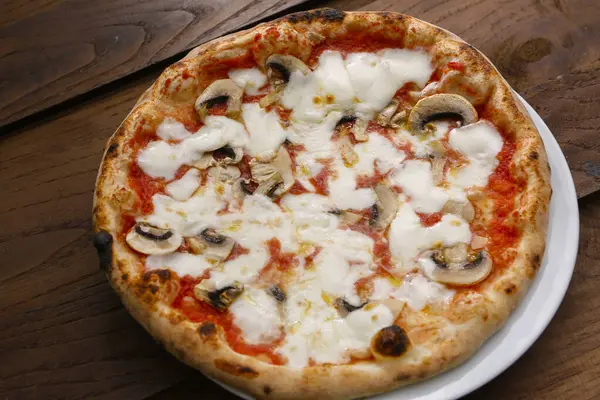 Pizza Con Champiñones Mozzarella —  Fotos de Stock