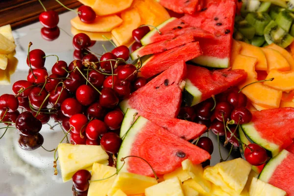Frutas Fatias Frescas Deliciosas Mesa — Fotografia de Stock