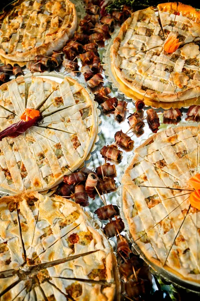 カシューナッツ クルミと伝統的なトルコのデザートバクラバ ナッツと蜂蜜と自家製のバクラバ — ストック写真