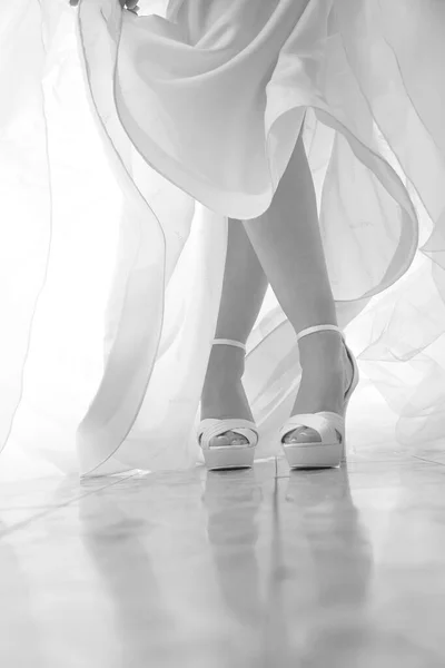 Vestido Branco Chão — Fotografia de Stock