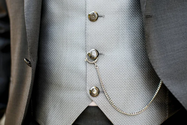 有纽扣和颈部夹克的雅致男子衬衫的细节 — 图库照片