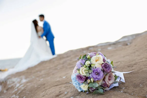 Buquê Casamento Frente Noiva Noivo — Fotografia de Stock