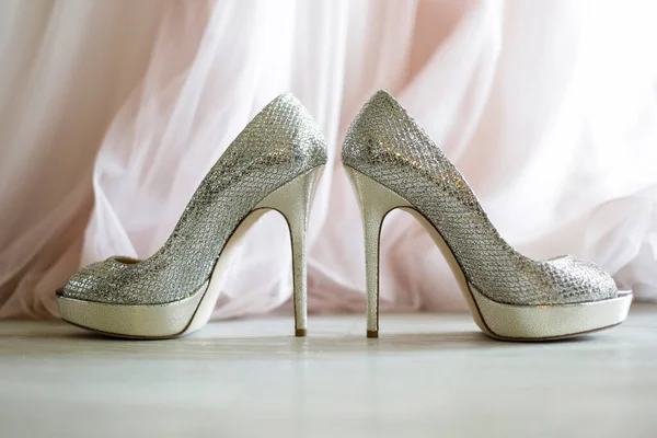 Красивое Свадебное Платье Туфлями — стоковое фото