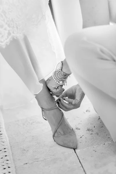 Невеста Обручальным Кольцом Ногах — стоковое фото