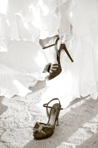 Černé Bílé Vysoké Podpatky Nohou Ženy — Stock fotografie