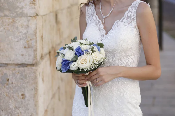 Beautiful Bride Bouquet Hands — Stockfoto