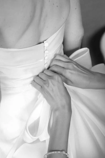Casamento Casal Abraçando Uns Aos Outros Preto Branco — Fotografia de Stock