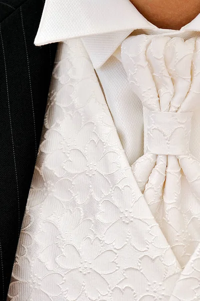 Vestido Casamento Branco Luxo Com Gravata Seda Preta — Fotografia de Stock
