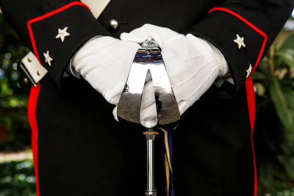 Askeri Üniformalı Bir Adamın Orta Kesimi — Stok fotoğraf