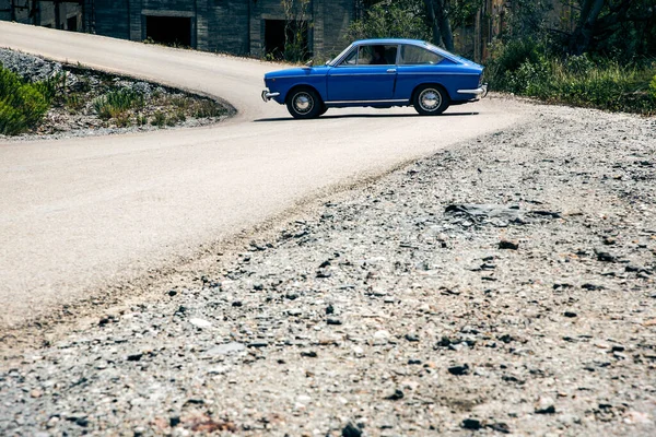 Vintage Blue Car Road — Stock Photo, Image