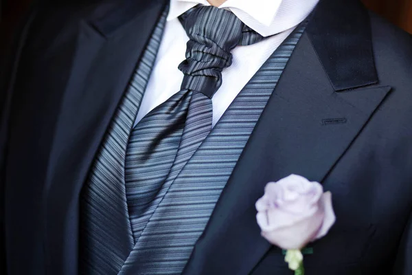 Zbliżenie Czarnej Sukni Ślubnej Dniu Ślubu — Zdjęcie stockowe