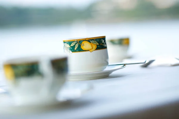 Две Чашки Чая Белой Тарелке — стоковое фото