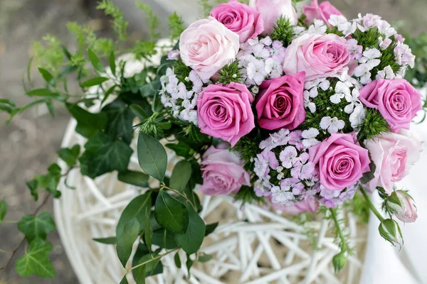 Букет Розовых Цветов — стоковое фото