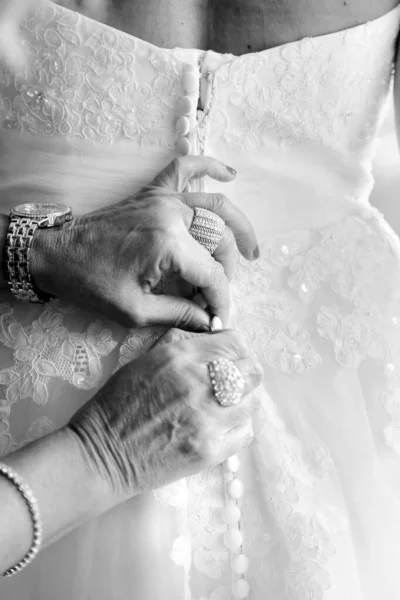 Midden Van Bruid Voor Bereiden Haar Bruiloft Zwart Wit — Stockfoto