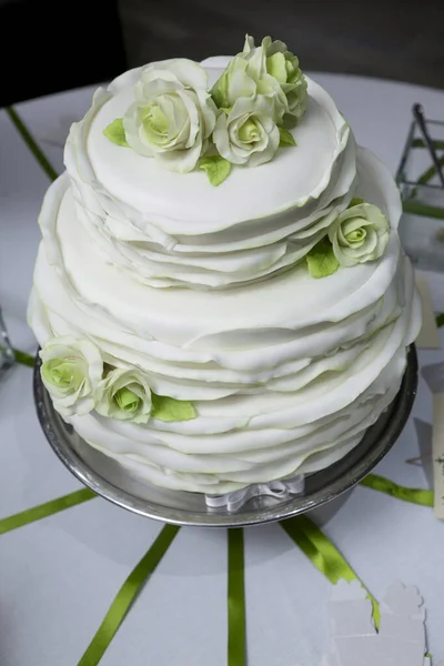 Vacker Bröllopstårta Det Gröna Bordet — Stockfoto