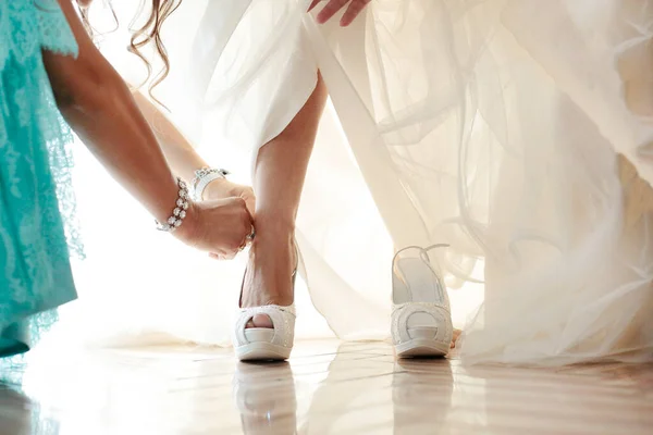 wedding day in bride 's feet