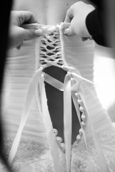 Midsection Της Νύφης Προετοιμασία Για Γάμο Της Μαύρο Και Άσπρο — Φωτογραφία Αρχείου